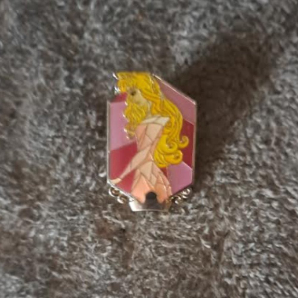 EUC Disney Princess Aurora Sleeping Beauty Pin